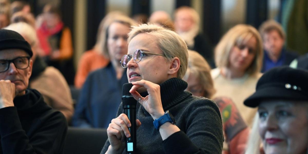 Yleisöä tiedeviestintäkongressissa 2025 Tieteiden talolla. 
