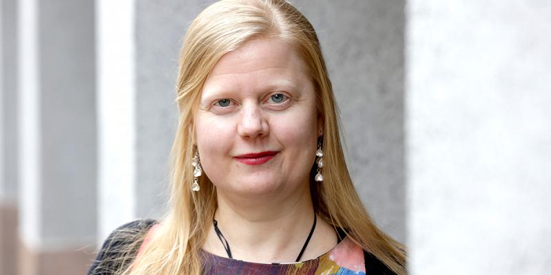 Lähikasvokuvassa turvapaikkatutkija Erna Bodström.